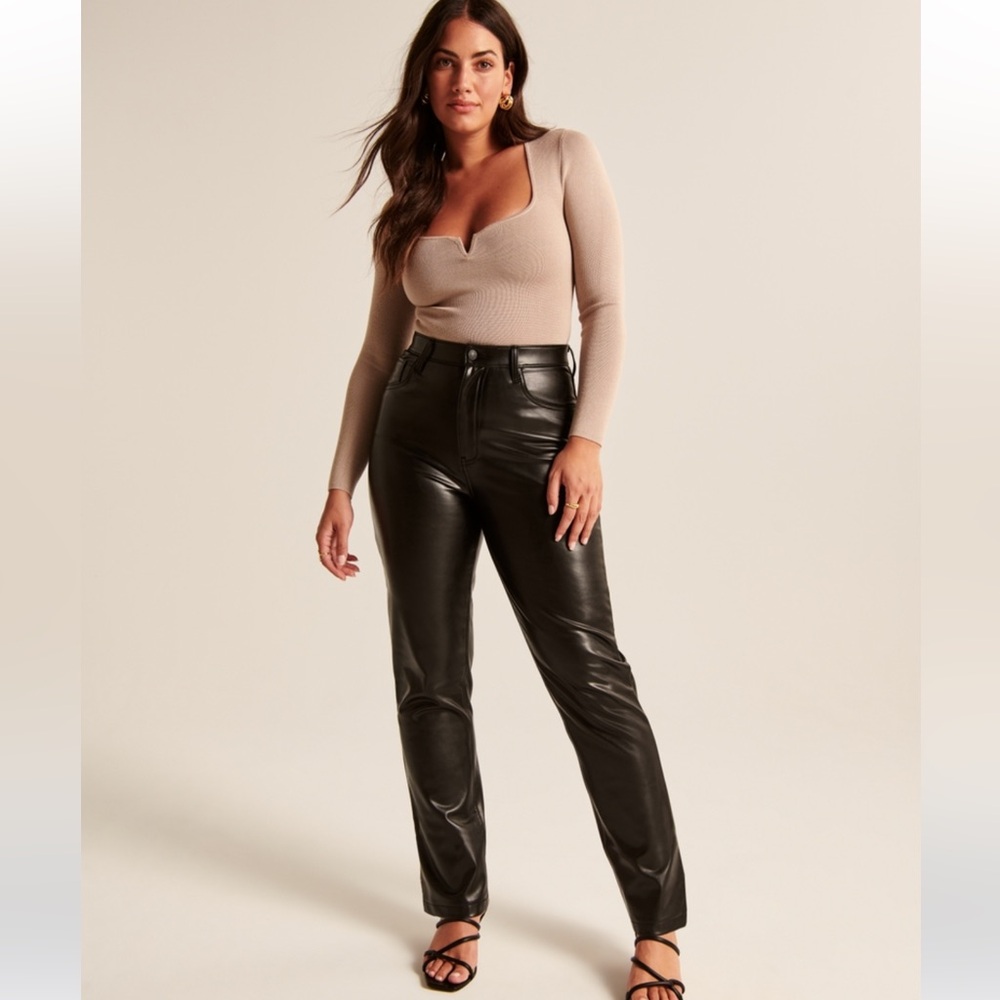 Abercrombie & Fitch Curve Love Vegan Leather 90s Straight Pant